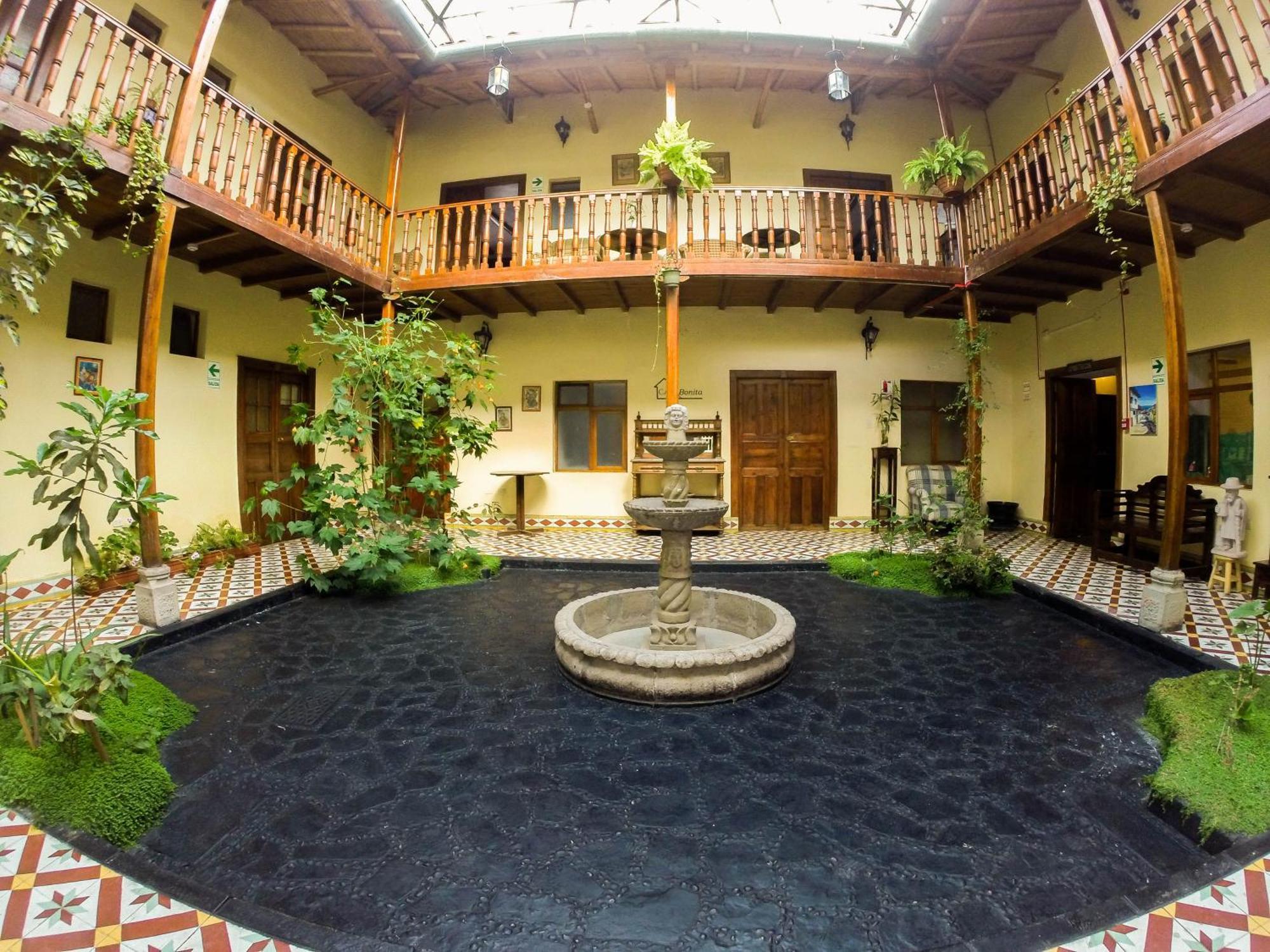 Готель Casa Bonita Colonial Кахамарка Екстер'єр фото