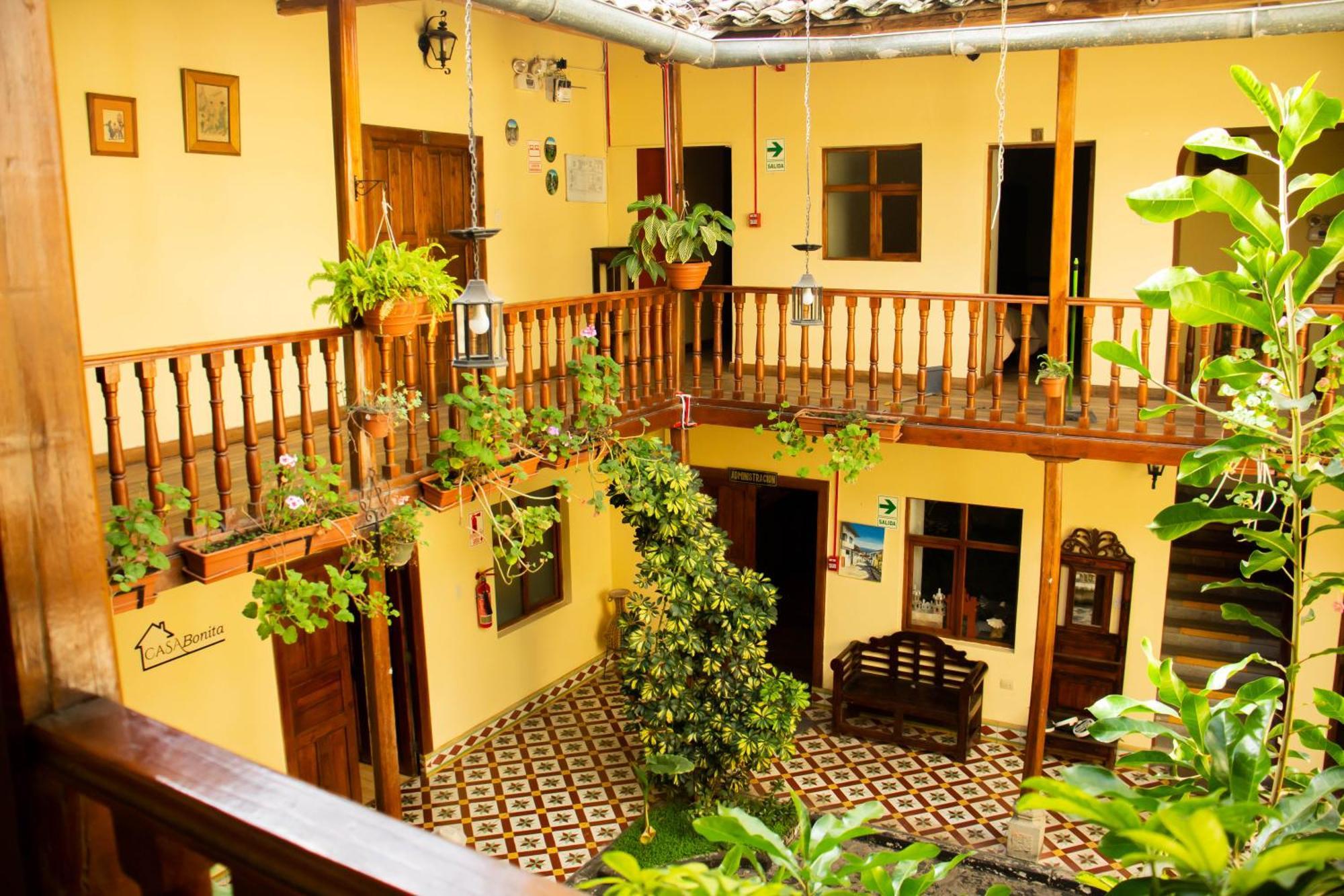 Готель Casa Bonita Colonial Кахамарка Екстер'єр фото